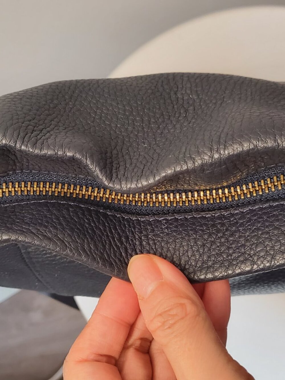 42. COACH dark navy pebbled hobo zip top shoulder bag gold hardware - Picture 9 of 12
